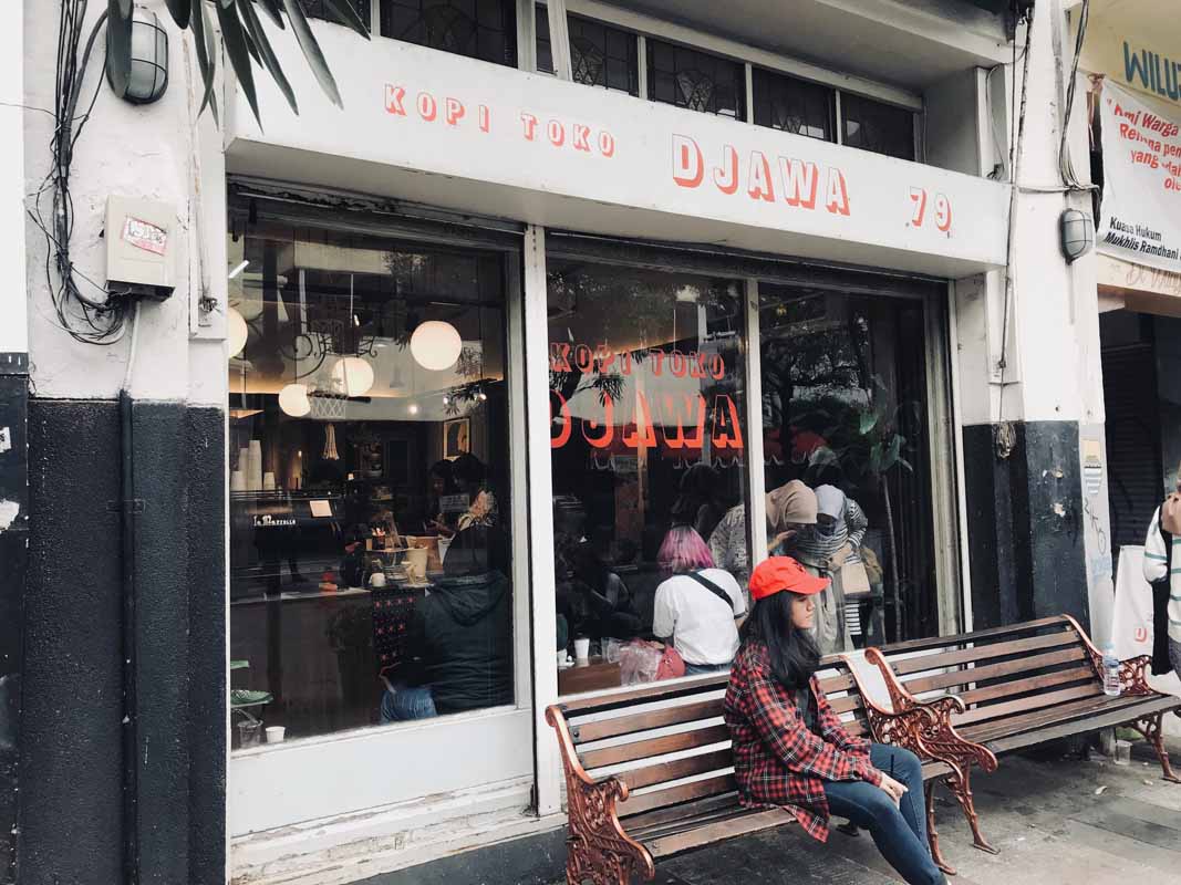 Kopi Toko Djawa, Kedai Kopi Ikonik di Tengah Keramaian Jalan Braga